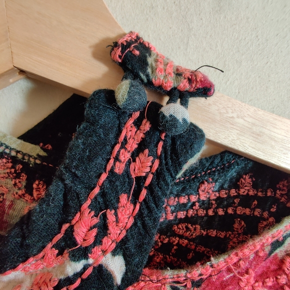 FREE PEOPLE Bainbridge Black & Red Floral Long Bell Sleeve High Neckline Shirt S - Picture 15 of 16